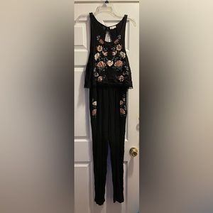 Skylar & Jade Woman's Black Jumpsuit Floral Design.size XL LIKE NEW smoke free